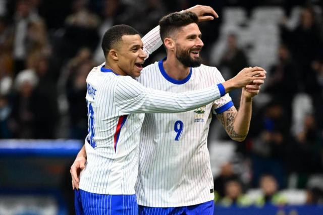 星空体育-法国队的“爸爸”？吉鲁：还好我不是爷爷