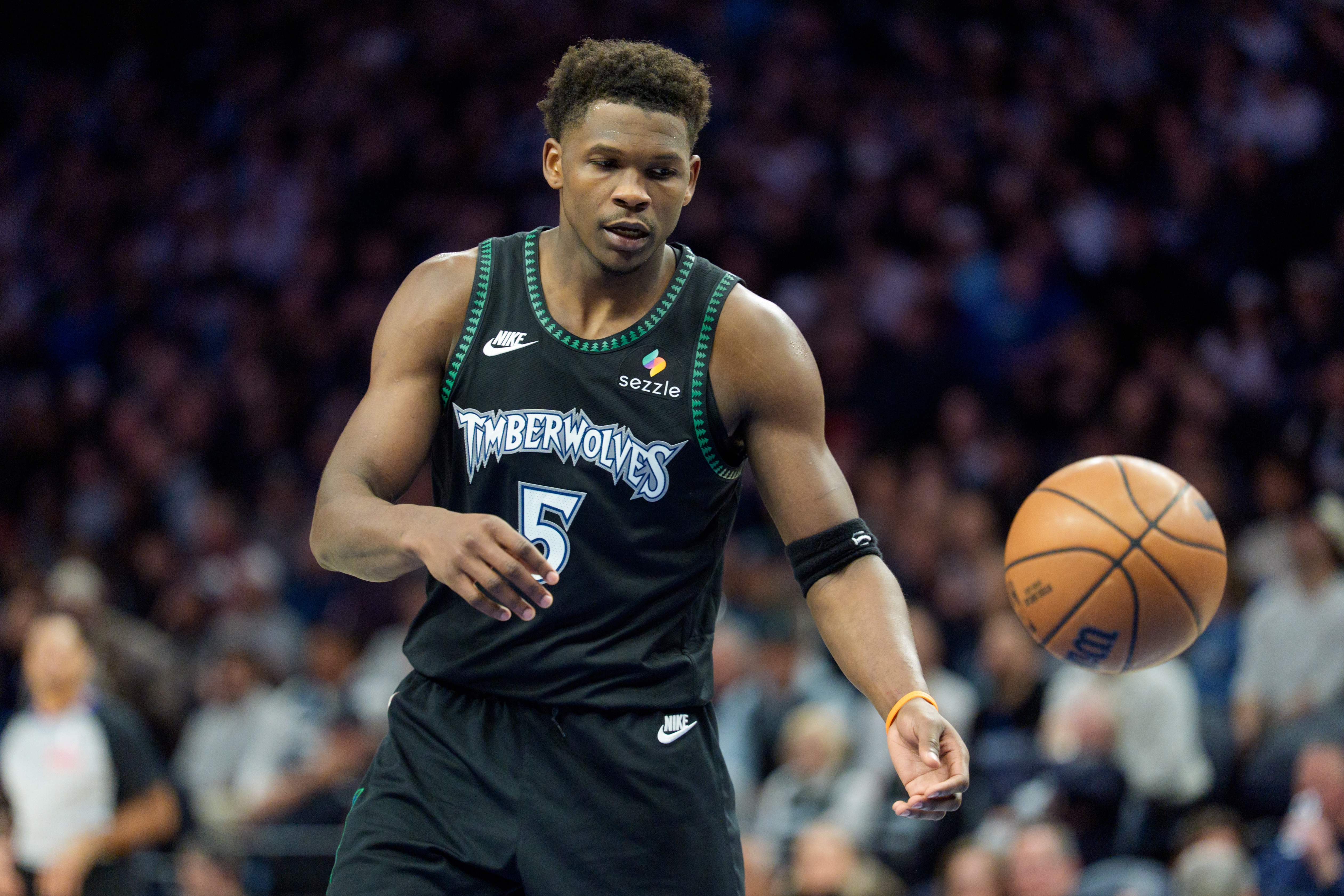 xk体育-爱德华兹：我有点小伤 全明星赛可能不会打 希望比赛能激烈