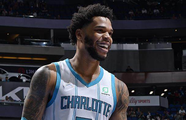 星空官网-18级首轮新秀持续暴走 黄蜂强大攻势助开局4胜1负